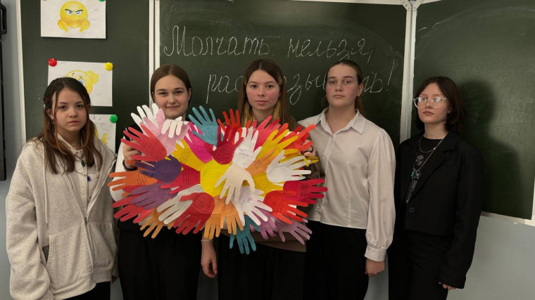 «Молчать нельзя, рассказывать».